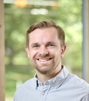 Dr. Lars Lenze