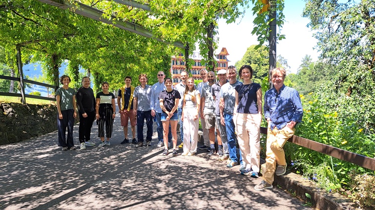Gruppenfoto der Teilnehmenden am Abschiedssymposium für Ernst-Joachim Hossner