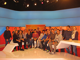 Die Mitglieder von Alumni Sportwissenschaft im Fernseh-Studio vom "Sportpanorama".